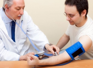 4 triệu chứng cao huyết áp ở người trẻ không nên xem thường